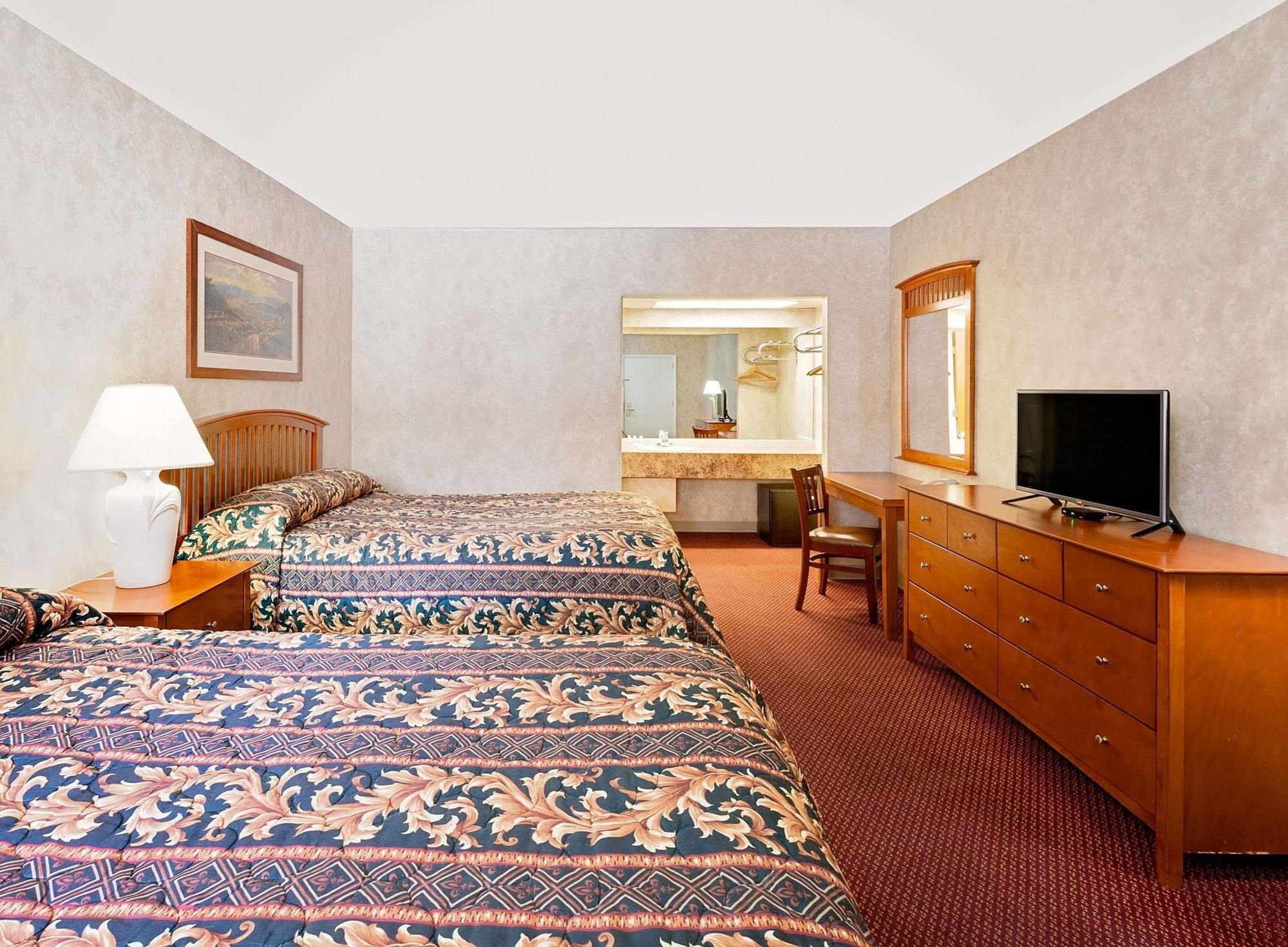 Super 8 By Wyndham Traverse Stadt Exterior foto