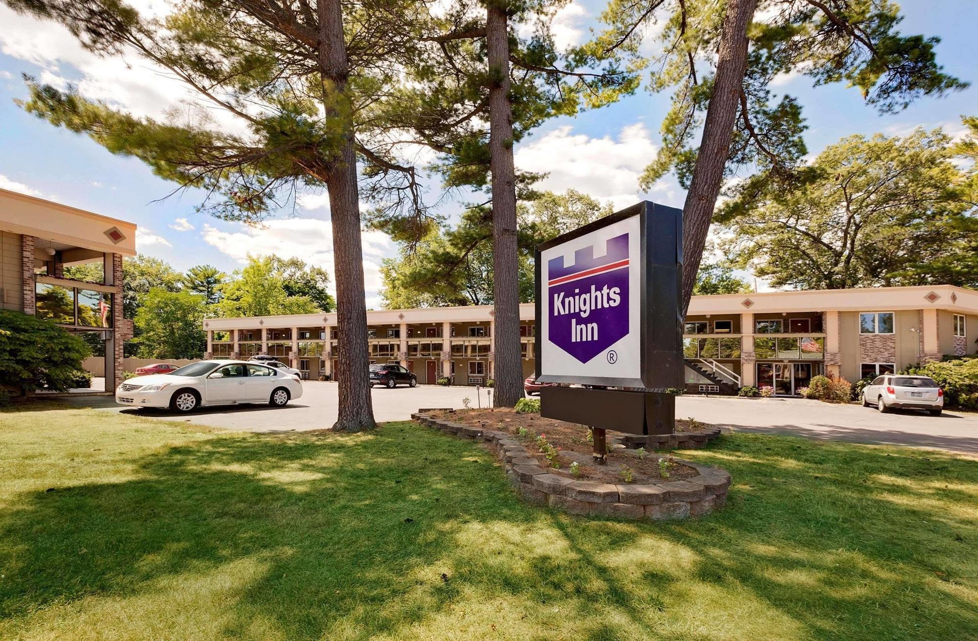 Super 8 By Wyndham Traverse Stadt Exterior foto
